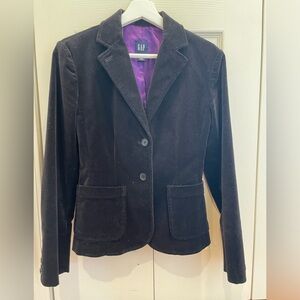 GAP size 2 Black Velvet lined blazer with pockets.
Great condition. No flaws.